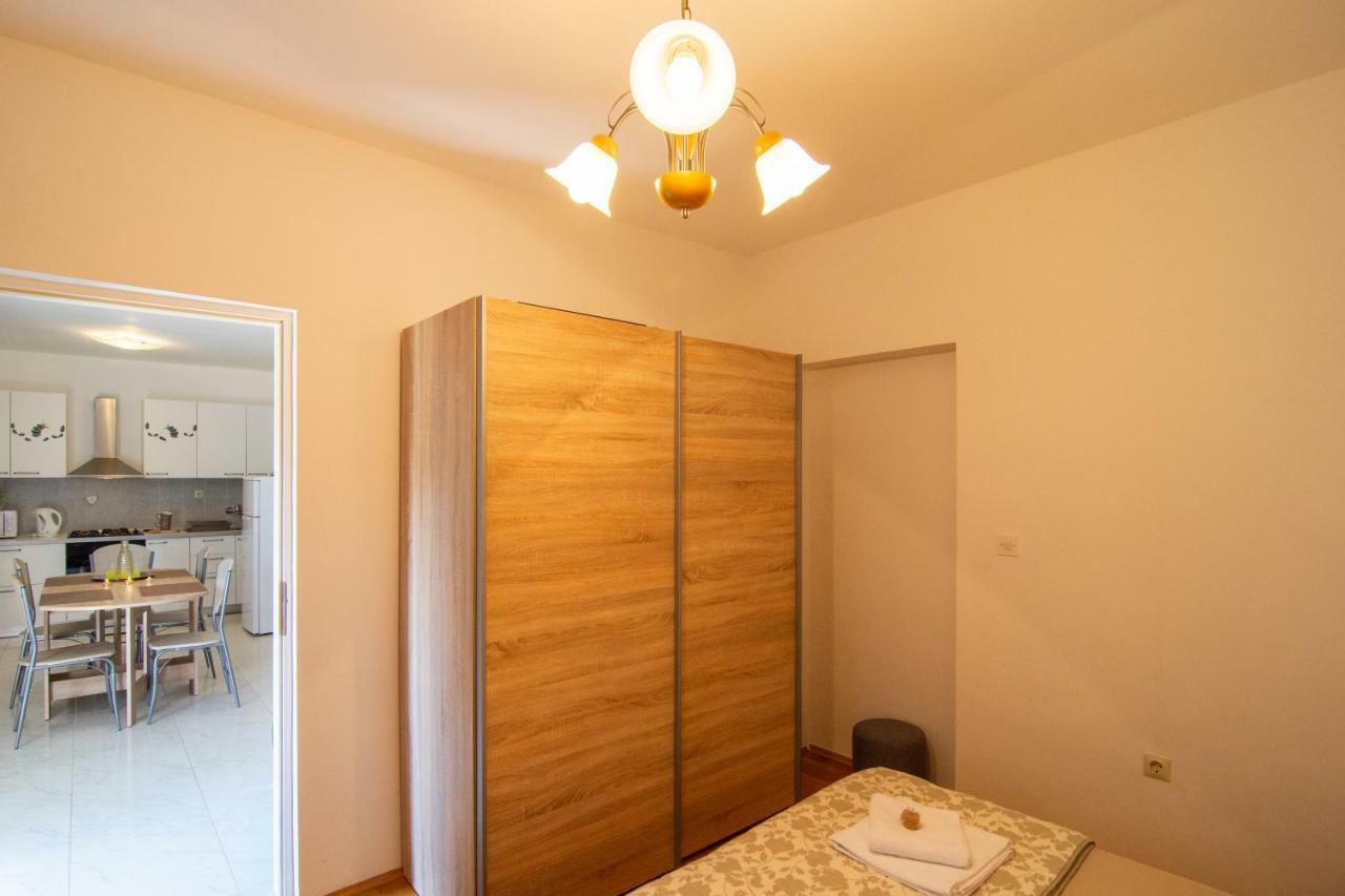 Apartmani Perkovic Gustirna Exterior foto